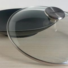 le creuset mini wok with lid