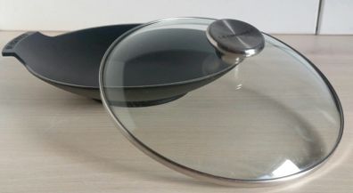 le creuset mini wok with lid
