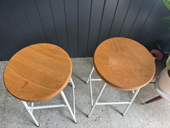 2 Hay bar stools in great condition