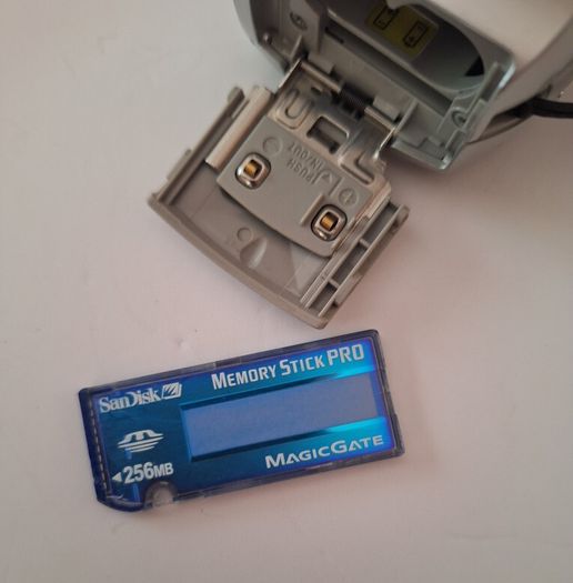Sony Cyber-shot DSC-P73