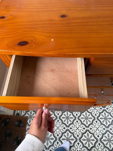 Chest of drawers