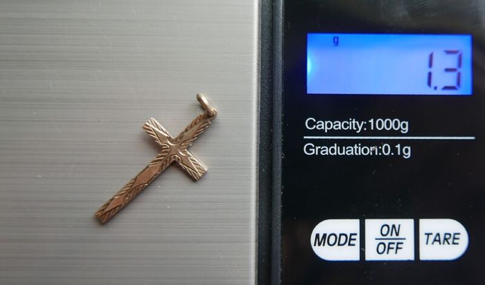 Vintage Solid 9ct Yellow Gold 375 Crucifix Cross Pendant 1,3g