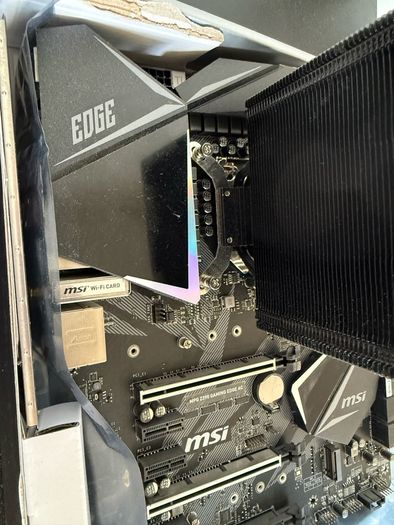 Components / I7-9700k, MSI Z390 Gaming edge AC, 16 Gb DDR4 (2X8)