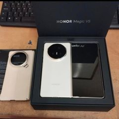 Honor Magic V5