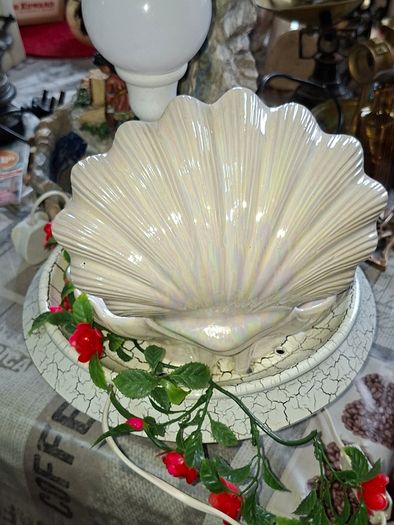 Vintage Indoor Water Fountain featuring a Shell Basin