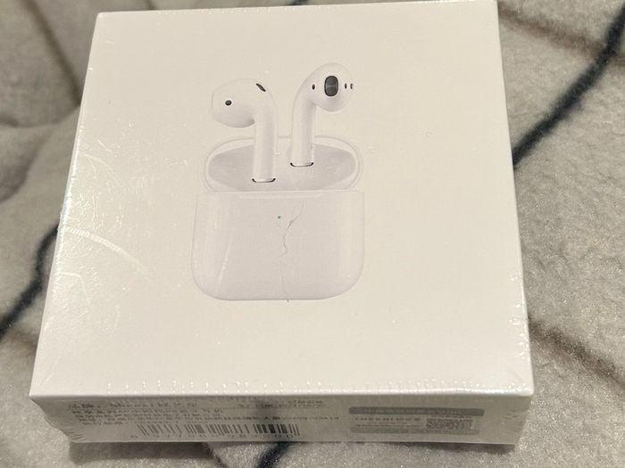 Earphones/airpods