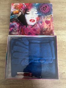Beautiful set - gloves and scarf.