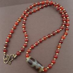 Vintage Treasure Vase Pattern Agate & Carnelian Beads Necklace
