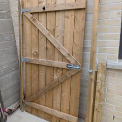 Garden side gate