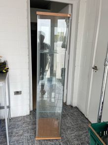 Glass display press