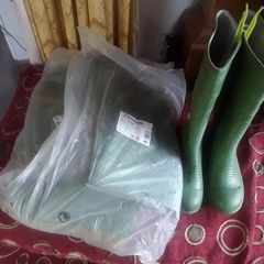 3prs dunlop wellingtons