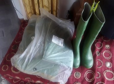 3prs dunlop wellingtons