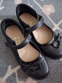 Girls school shoes - different sizes. Price per pair