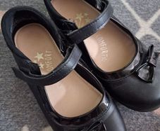 Girls school shoes - different sizes. Price per pair