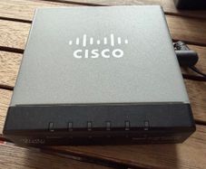 Cisco Small Business SF 100D-05 - switch - 5 ports