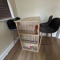 Bar table and 4 stools