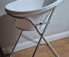 Baby bath and stand (schnuggle)