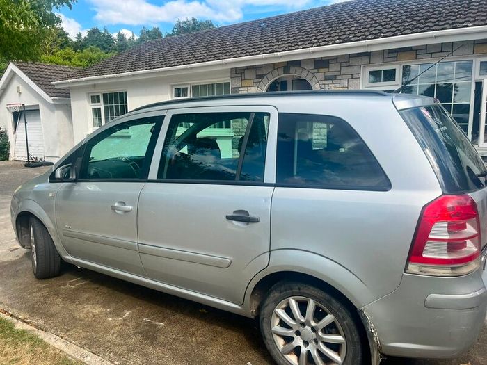 Opel Zafira (7 seater)