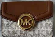 Micheal kors Wallet Like new