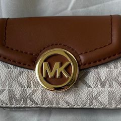 Micheal kors Wallet Like new