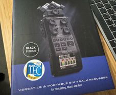 Zoom H6 Black Handy Recorder, Mint,Used Twice,  Box, Manual, Receipt Included bought for 359eur