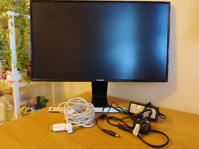 Samsung 24 inch monitor