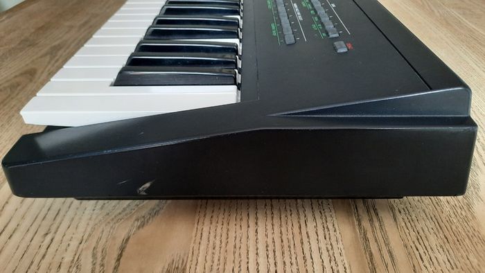 Yamaha SY22 Dynamic Vector Synthesizer
