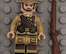 Lego compatible, military figures, British infantry. 15 figures plus rifles.