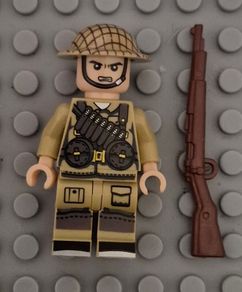 Lego compatible, military figures, British infantry. 15 figures plus rifles.
