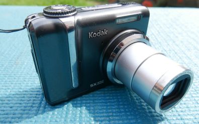 Kodak Easy Share Z885 Digital Bridge Camera - 8.1 MP - 5X ZOOM + 4Gb SD card