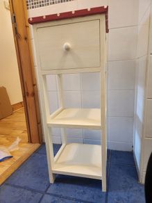 Compact shelving unit with drawer