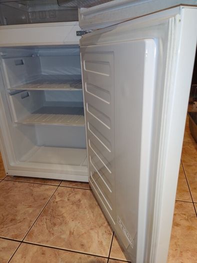 Beko Fridge Freezer 270L Fully Working Reversible Door