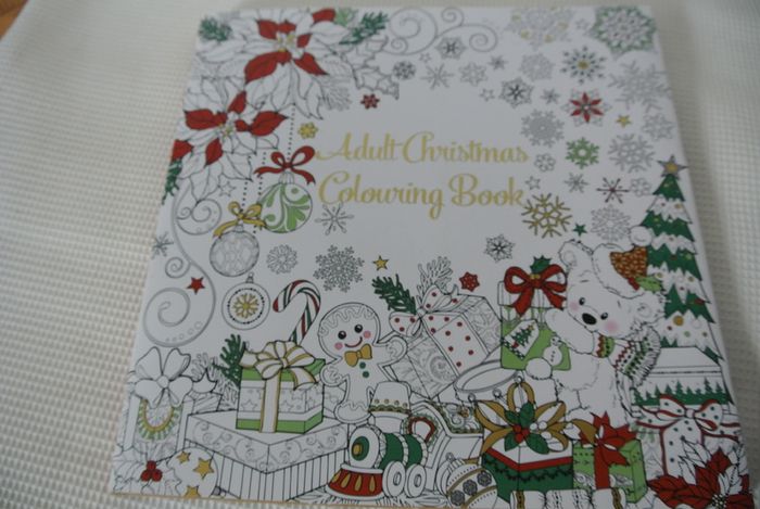 Adult Christmas Colouring Book & Colour Therapy Colouring Pencils