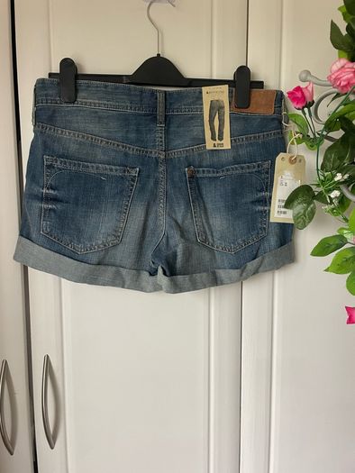 shorts Bnwt H&M. Denim shorts boyfriend style size 10