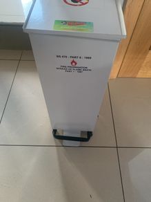 Wipeout metal fire retardant waste bin