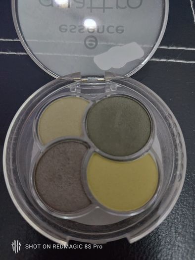 Essence Quattro Eyeshadow