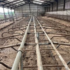 Concrete precast cubicle beds