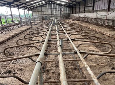 Concrete precast cubicle beds