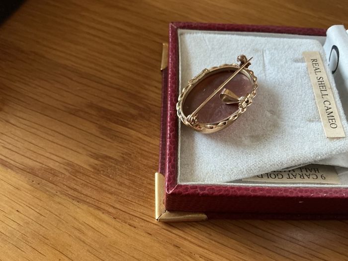 New 9ct Solid Gold Unusual Brooch / Pendant