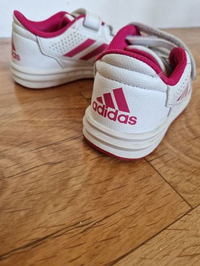 Sneajers for girl size 11 UK