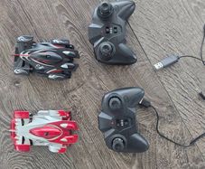 2 RC cars