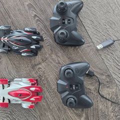 2 RC cars
