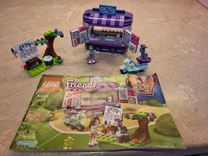 LEGO Friends, Emma's Art Stand