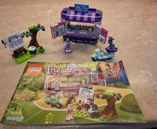 LEGO Friends, Emma's Art Stand