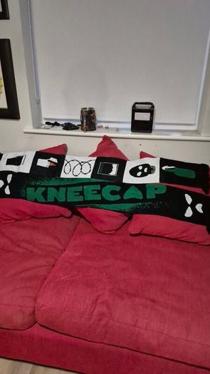 knee cap scarf.