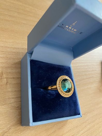 Newbridge Silverware ring with Montana coloured stone