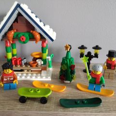 LEGO Winter Village Accessories and Mini Figures Bundle 1