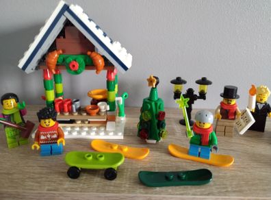 LEGO Winter Village Accessories and Mini Figures Bundle 1