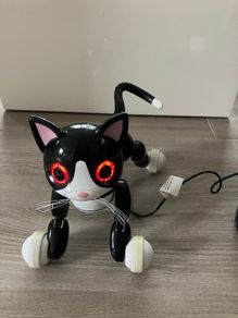 Cat toy robot (zoomer kitty)