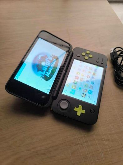 Nintendo 2DS XL with 30 games